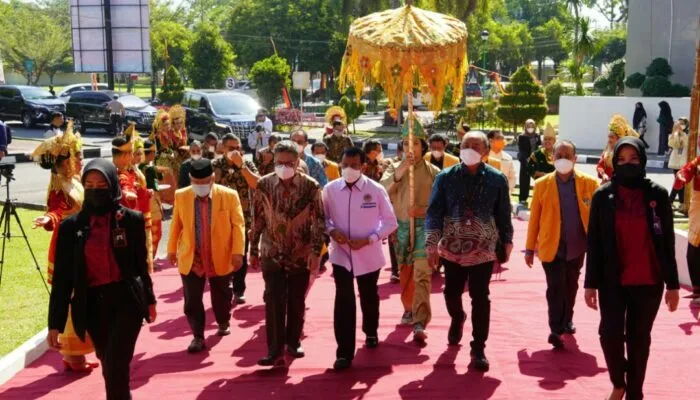 Buku Pembiayaan UMKM Karya Airlangga Hartarto Dibedah di UNP