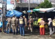 Satpol PP Tertibkan Pedagang di Trotoar Pasar Lubuk Buaya