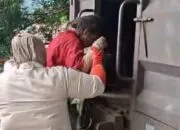 Satpol PP Evakuasi Perempuan Terlantar di Seberang Padang