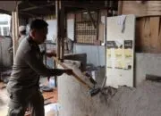Satpol-PP Padang Bongkar Bangunan Tanpa Izin di Marapalam